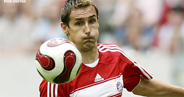 Van Persie schiet Arsenal langs Steaua