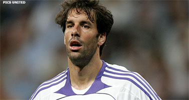 Van Nistelrooy met hulp van Raúl op weg naar record