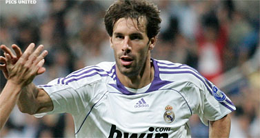 Stroef draaiend Real Madrid verslaat Deportivo