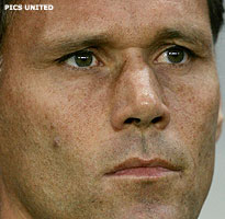 'Bondscoach Van Basten mist leiderschap'