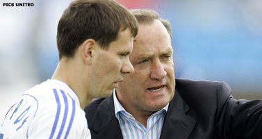 Podolski beëindigt droogte, Larsson scoort wéér