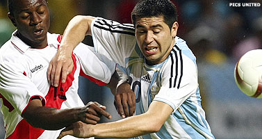 Boca wil Riquelme er al bij hebben op het WK