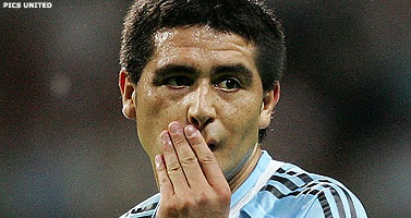 Mancini: 'Clubartsen remmen de spelers af'