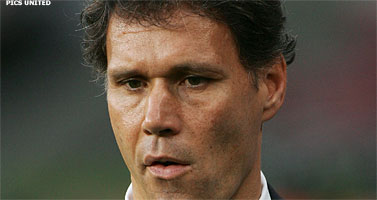 Toekomst Van Basten als bondscoach blijft ongewis