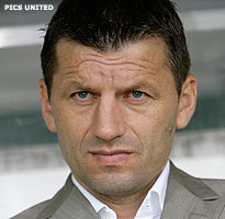Servische ploeg onder leiding van Djukic