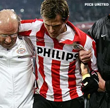 Thumbnail for article: Van der Sar mist druk programma door blessure