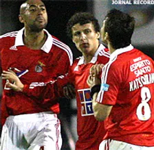 Thumbnail for article: Coach Camacho schorst vechtende Benfica-spelers