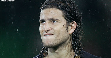 Vroegrijpe De Jong tekent nieuw contract bij Ajax