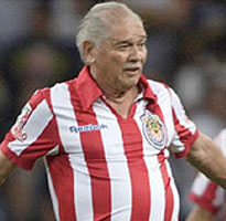 Chivas begint Clausura met 71-jarige in de basis