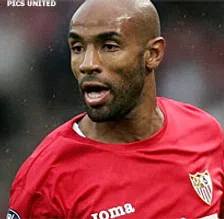 Thumbnail for article: Kanouté helpt Mali vanaf de stip aan de winst