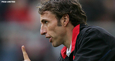 Kameroen speelt frustratie van zich af