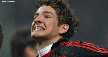 Punt tien man Inter, Pato leidt Milan naar zege