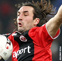 Gemaskerde Kirgiakos loopt opnieuw averij op