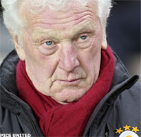 Trainer Feldkamp stapt nu al op bij Galatasaray