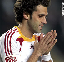 Galatasaray wint nipt en Besiktas klopt Sivassspor