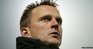 Van Basten kietelt Bergkamp en vindt gehoor