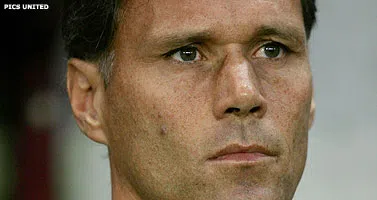 'Marco van Basten grijpt de macht bij Ajax'