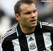 Bondscoach Verbeek moet Viduka vier duels missen