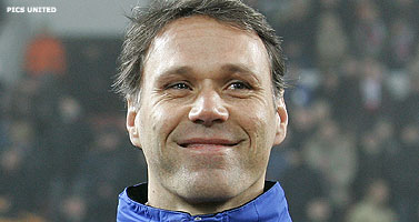 Van Basten komt dinsdag met potentiële EK-gangers