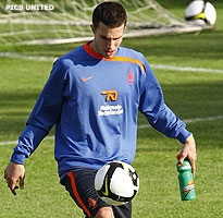 Van Persie en Melchiot werken eigen programma af