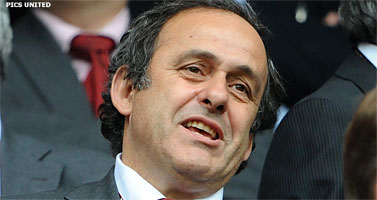 Chelsea verlost Deco en Barcelona van elkaar