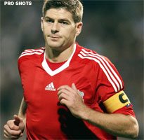 Gerrard nestelt zich in Liverpools Club van Honderd