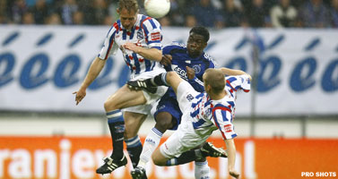Heerenveen geeft voetballes aan onmachtig Ajax