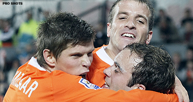 Oranje soeverein op kop na simpele zege tegen IJsland