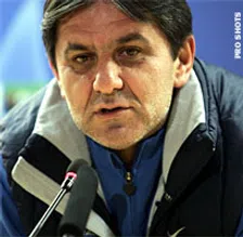 Thumbnail for article: Lacatus verdrinkt en stapt op bij Steaua Boekarest