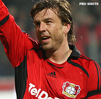Leverkusen steunt Schneider met nieuw contract