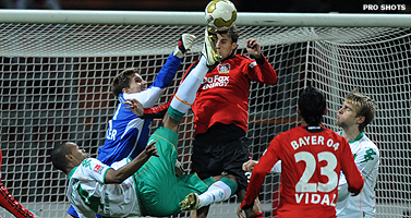 Leverkusen sterker dan Bremen, Schalke wint ruim