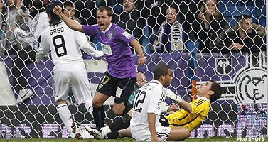 Real heeft vier goals Higuaín nodig voor de winst