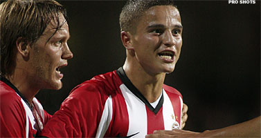 Ferguson houdt Rooney en Ferdinand in Manchester