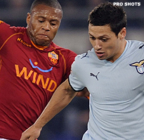 Kopbal Baptista beslist de Romeinse derby