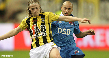 Opgeleefd Vitesse houdt AZ van koppositie af