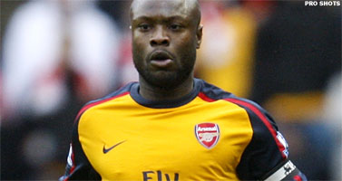 Fabregas is nieuwe aanvoerder maar Gallas speelt