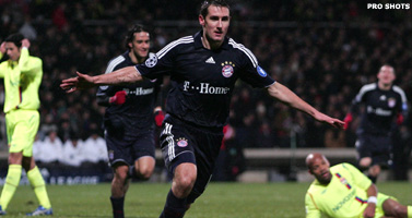 Bayern eerste na winst bij Lyon, Fiorentina naar UEFA Cup