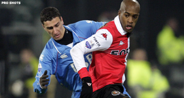 Ari schiet AZ verdiend langs dapper strijdend Feyenoord