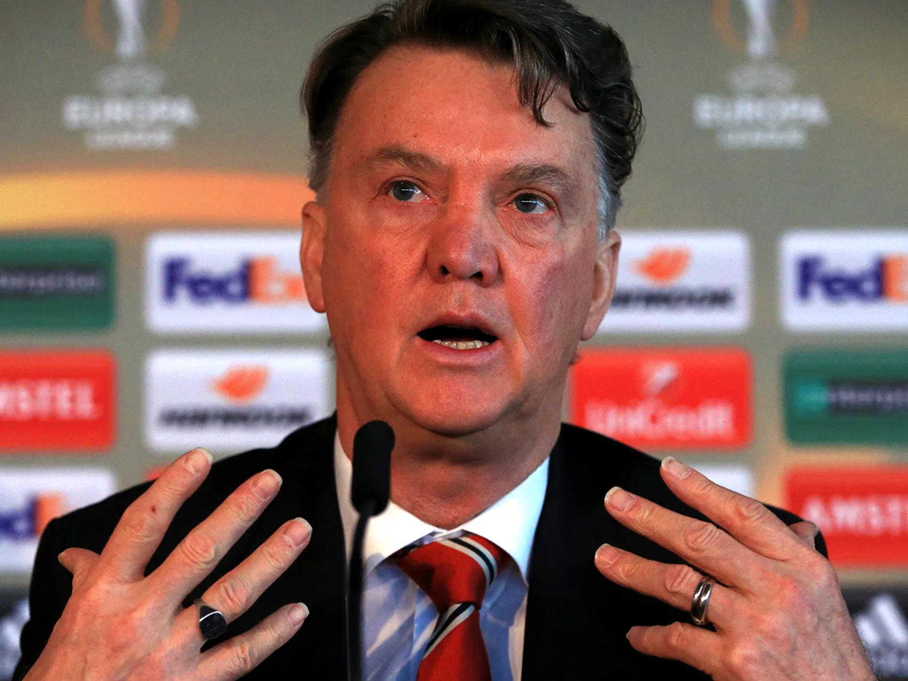 'Louis van Gaal genekt door zijn steenkolen Engels'