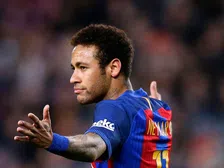 Thumbnail for article: Neymar laat Barcelona-fans schrikken, outfit Memphis baart opzien