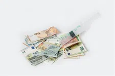 Thumbnail for article: Miljoenenjacht langs de velden: het verhaal achter het makelaarsrecord