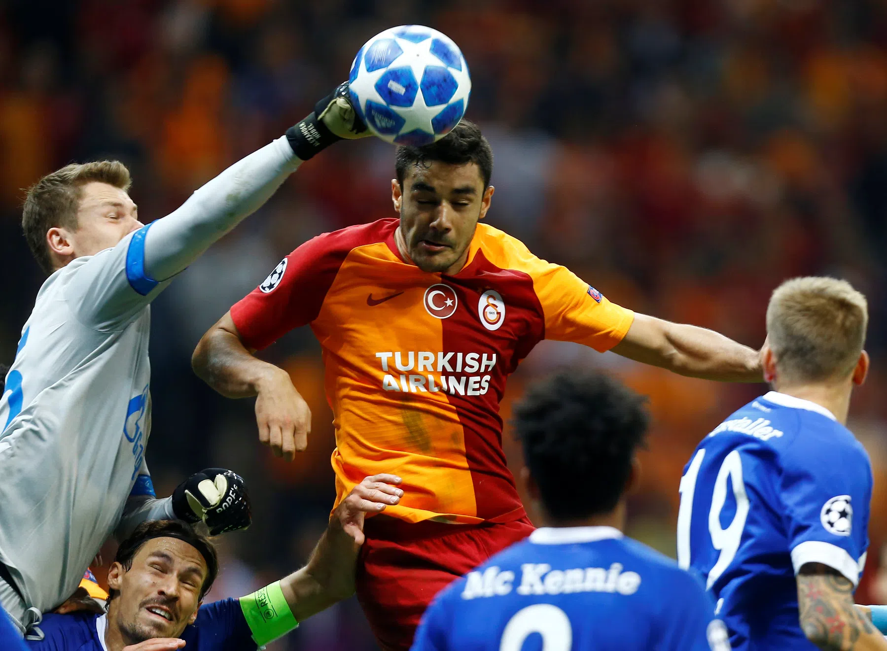 Ozan Kabak, in Turkije vergeleken met Matthijs de Ligt