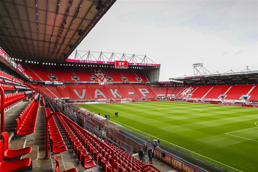 Grasmat FC Twente onbespeelbaar door drum- en showbands