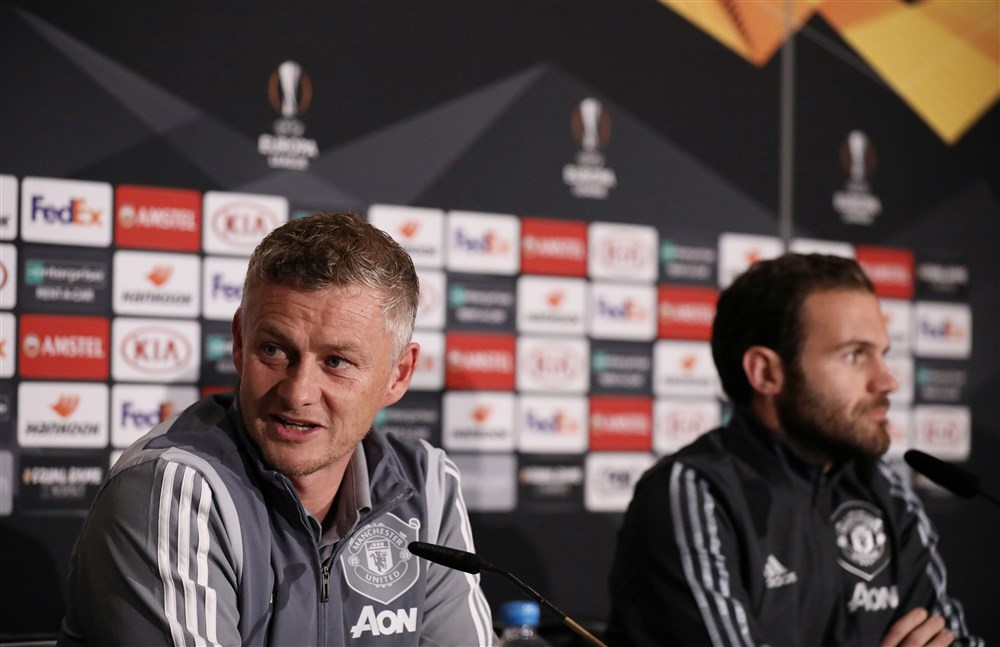 Solskjaer begrijpt keuze voor 'beroerd veld' in Den Haag niet