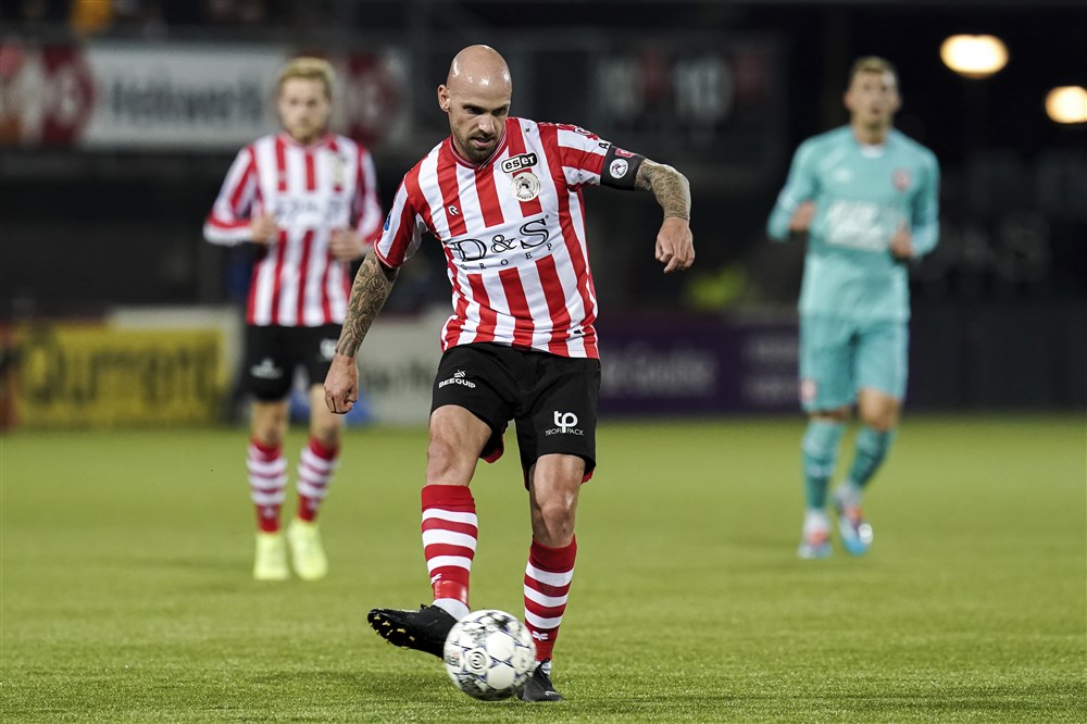 Smeets held van Sparta met wereldgoal na VAR-rood Twente