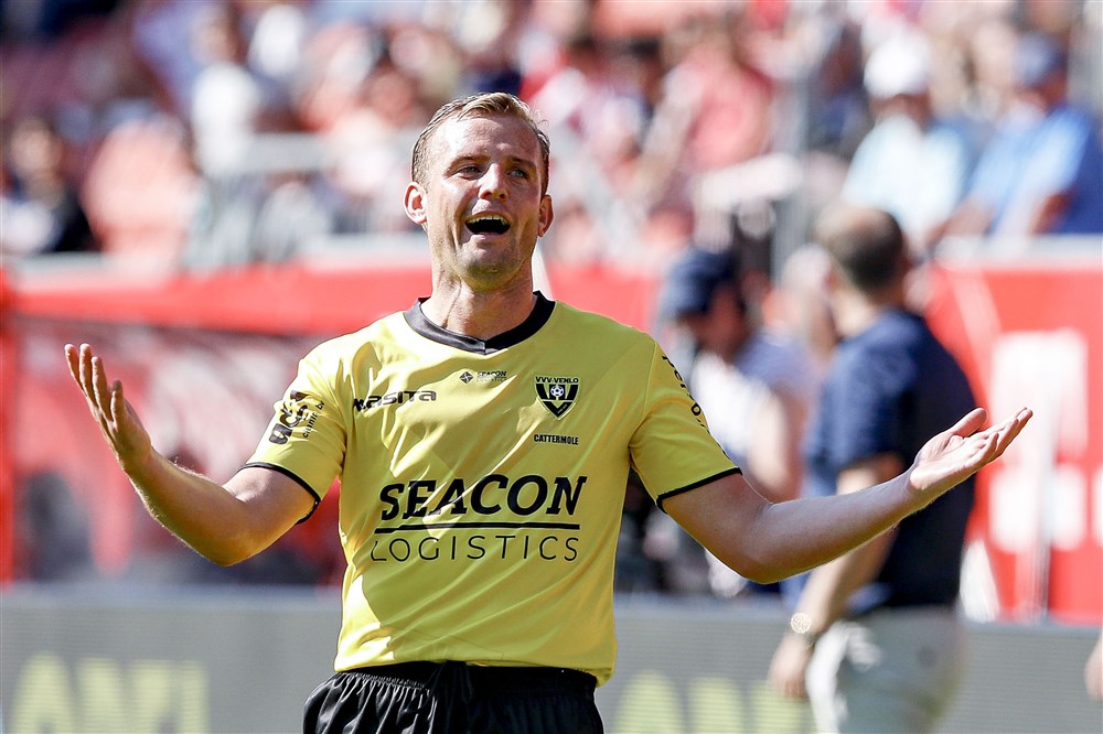 Clubloze Cattermole trainde met zijn vrouw en honden: 'Een grappig gezicht'