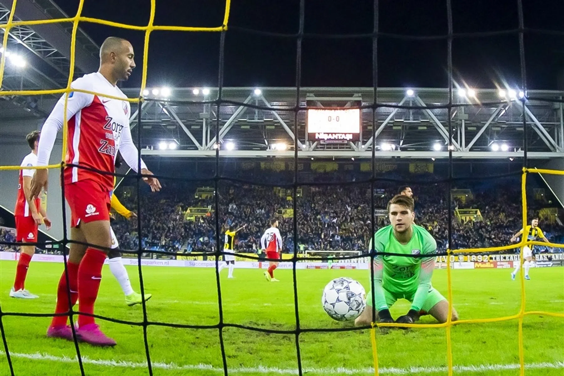Gruwelijke blunder doet FC Utrecht in Arnhem de das om