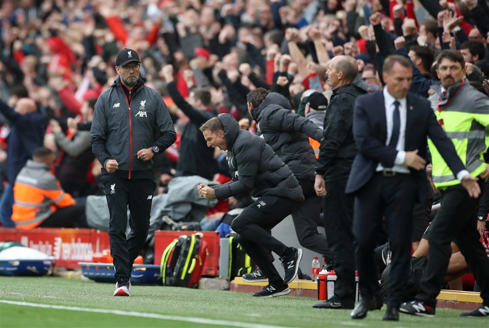 Liverpool ontsnapt tegen sterk Leicester en blijft foutloos