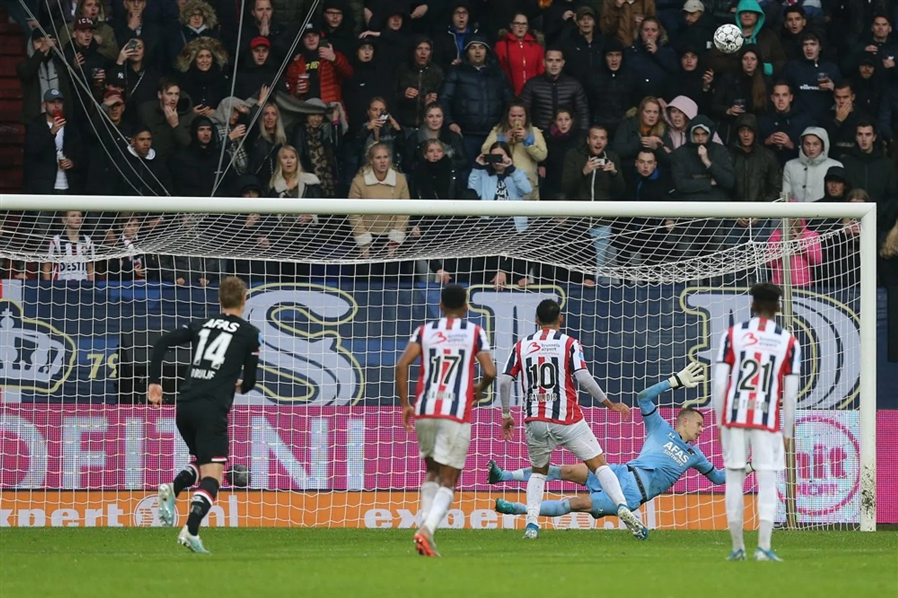 Willem II laat ultieme kans AZ te kraken liggen 