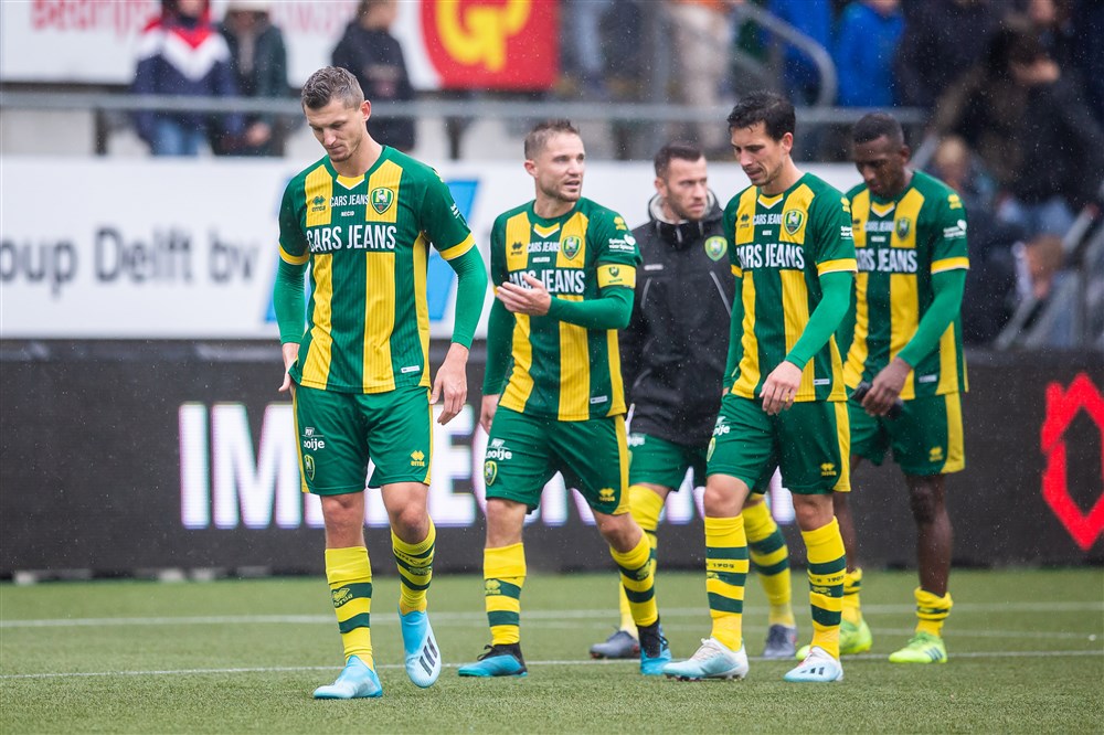 Groenendijk snapt helemaal niets van hoekschop die leidt tot Ajax-goal